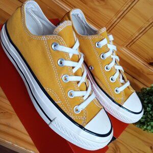 Converse Women's Size 5.5 Chuck Taylor All Star Canvas Sneakers NEW!